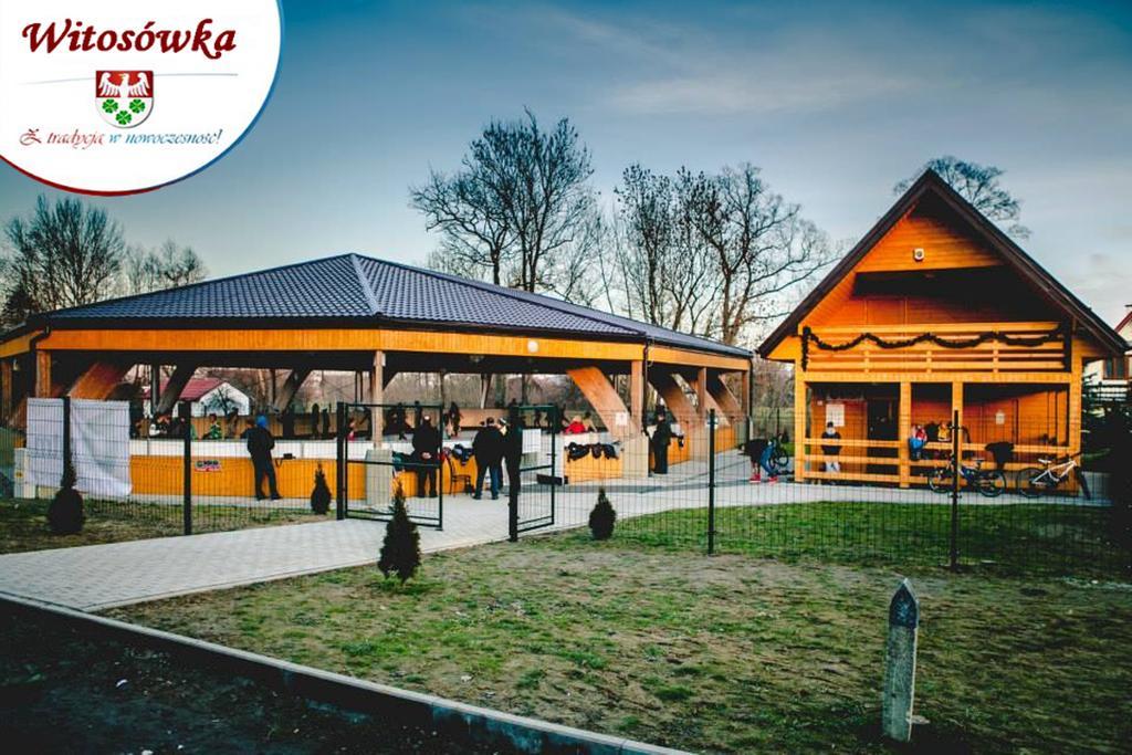 Pokoje Goscinne W Centrum Kultury Wsi Polskiej Wierzchoslawice Esterno foto