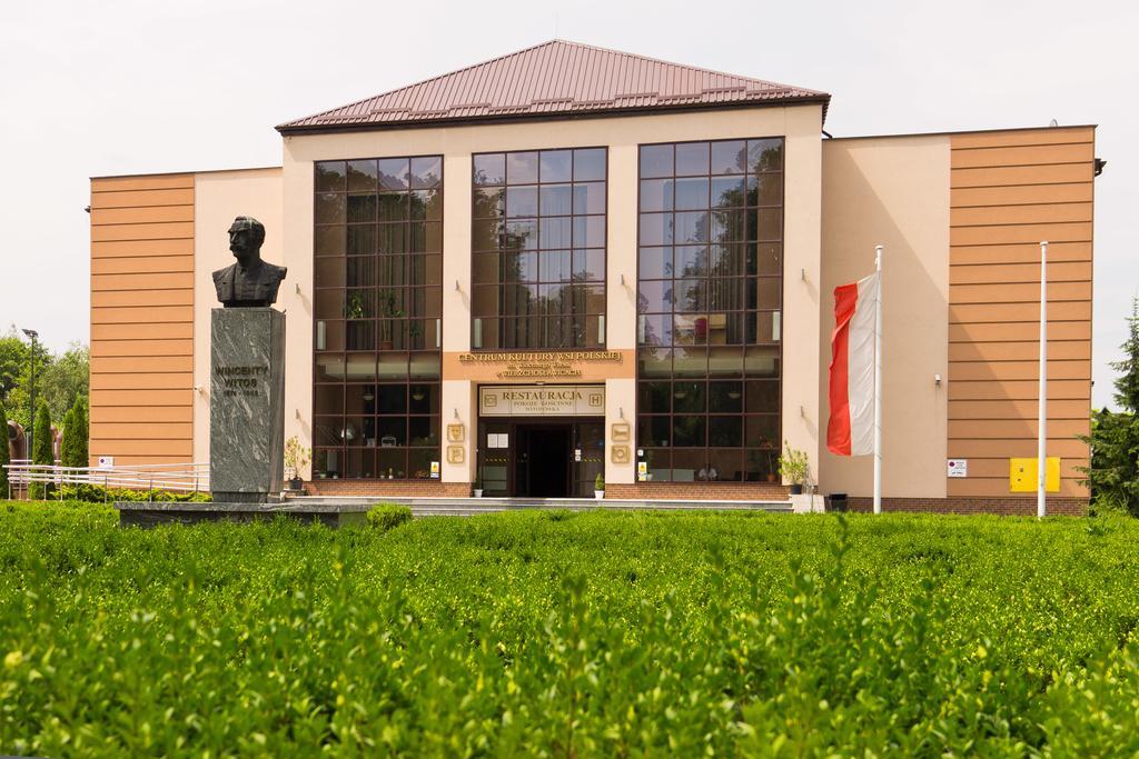 Pokoje Goscinne W Centrum Kultury Wsi Polskiej Wierzchoslawice Esterno foto
